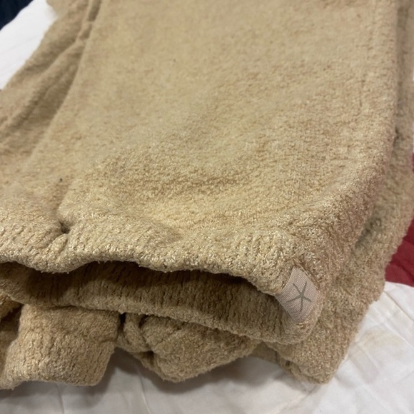 Barefoot Dreams Tan Knit Set. Too and Bottom Matching. Soft! Warm! Travelers BFF - Picture 4 of 7